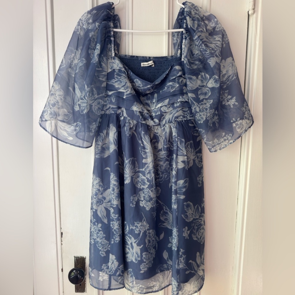 Abercrombie & Fitch Blue Floral Smocked Dress
